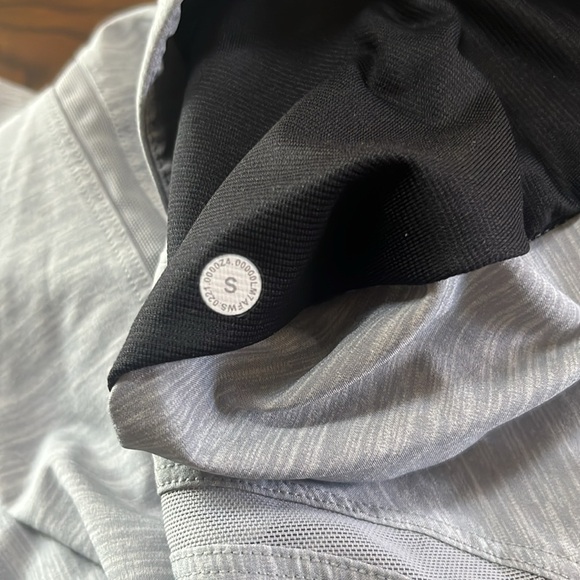 Lululemon short - Picture 8 of 9